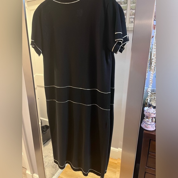 Chanel Knee Length Black Shift Dress. Size 10 - Picture 5 of 8